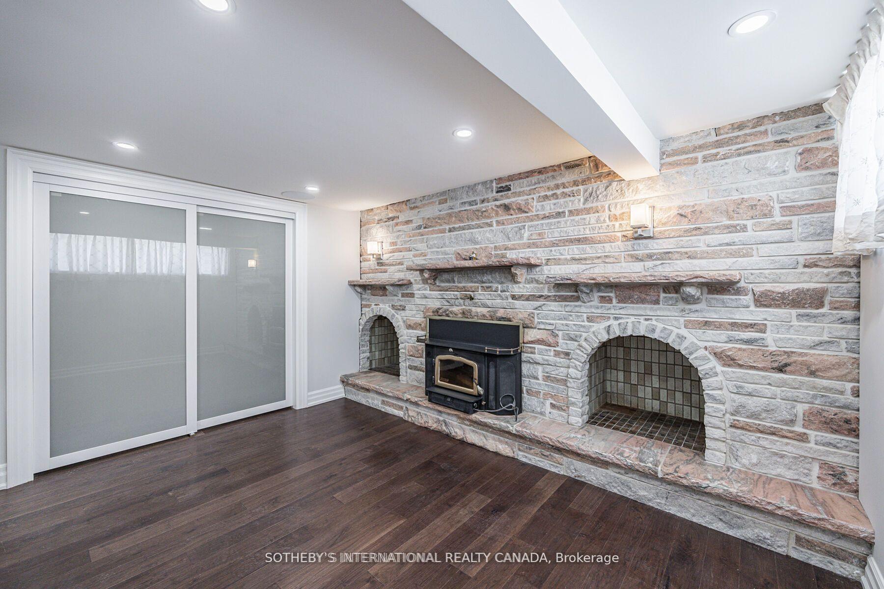 942 Fletcher Valley Crescent