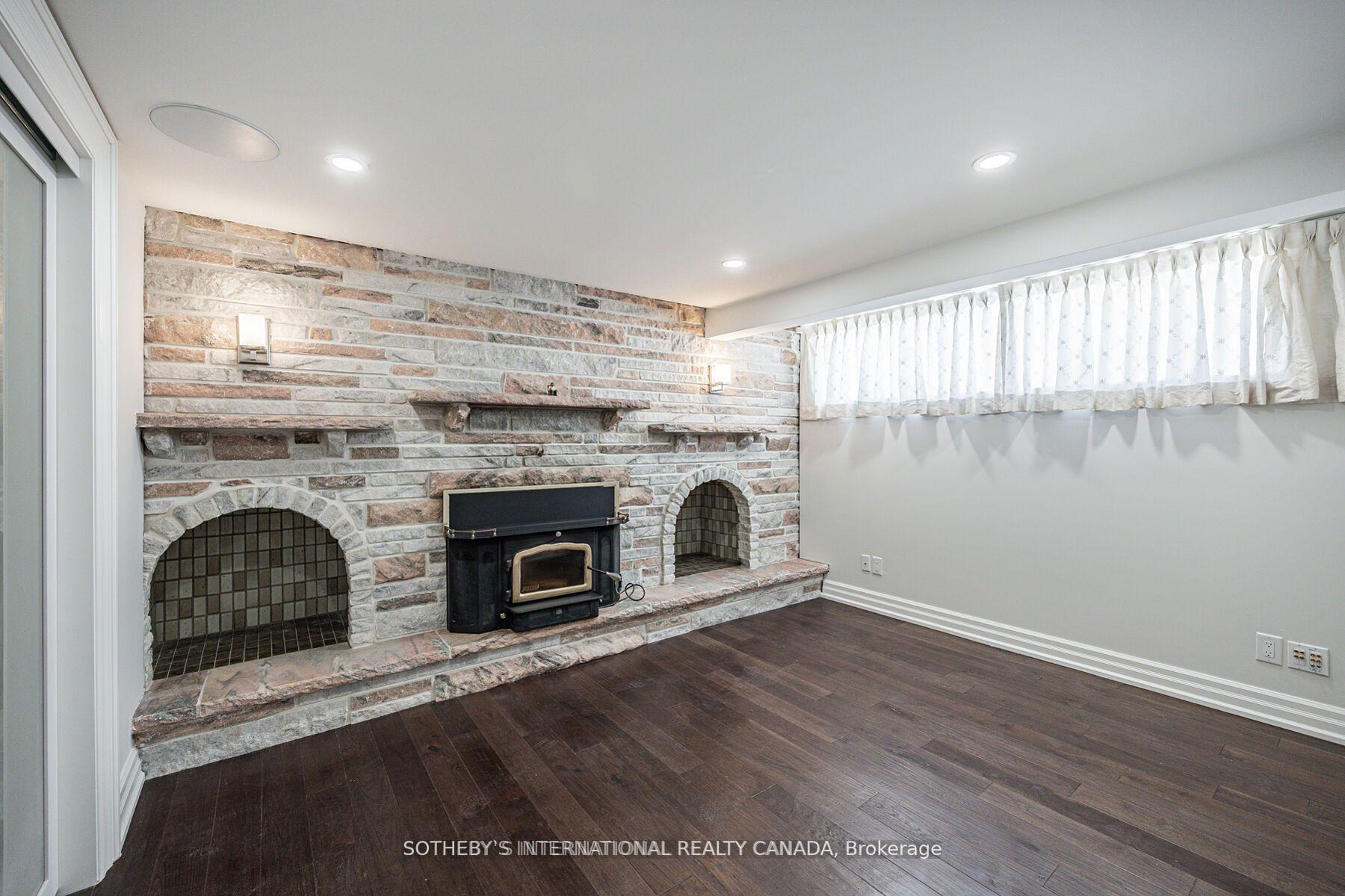 942 Fletcher Valley Crescent