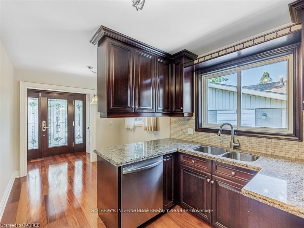 942 Fletcher Valley Crescent