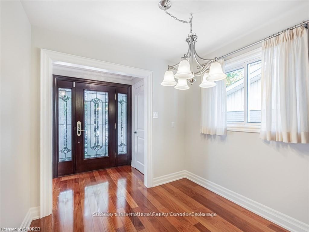 942 Fletcher Valley Crescent