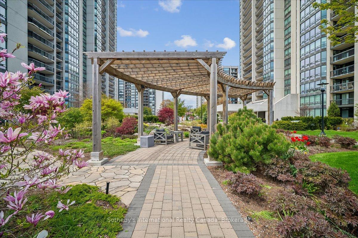 2170 Marine Drive 2104