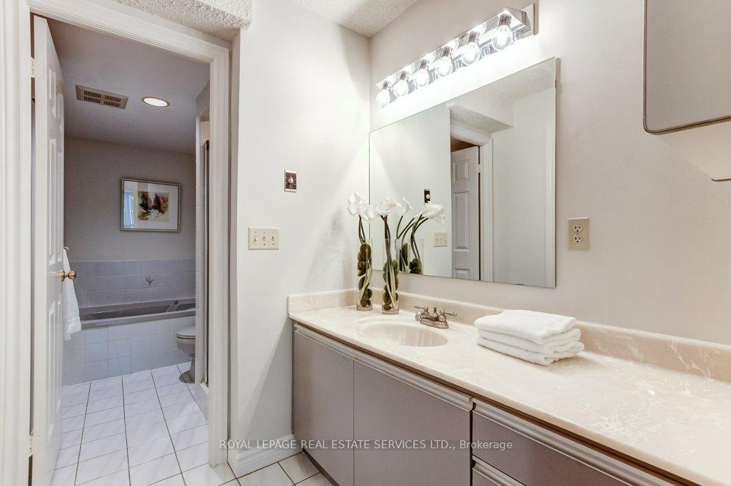 2121 Lakeshore Road