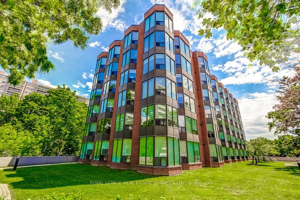 2121 Lakeshore Road