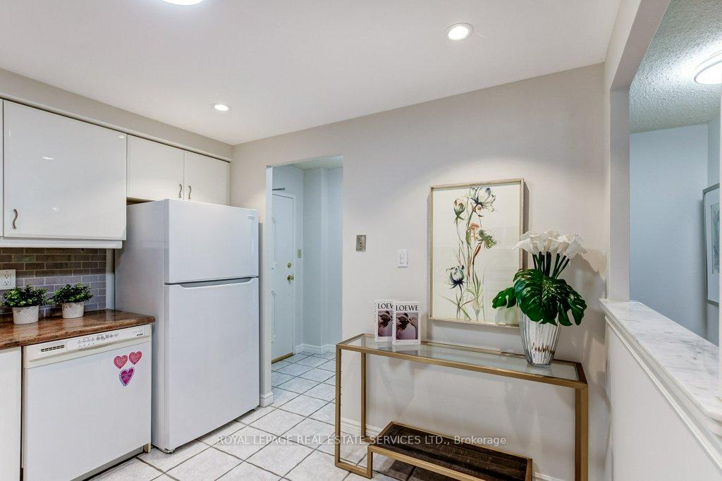 2121 Lakeshore Road
