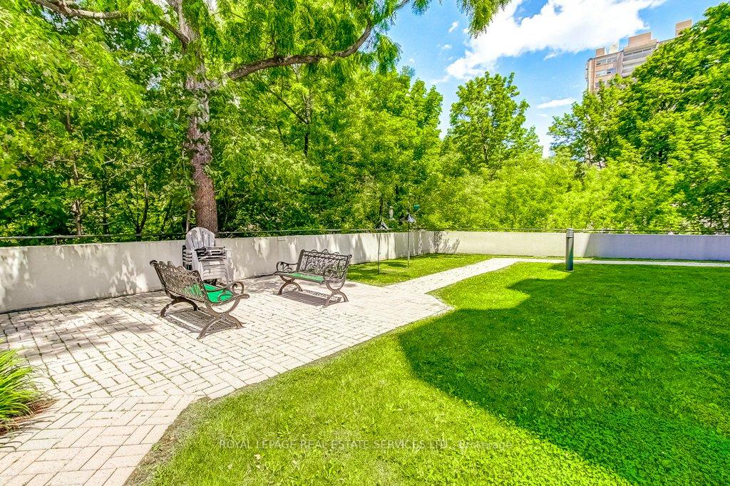 2121 Lakeshore Road