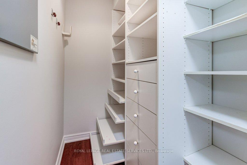2121 Lakeshore Road