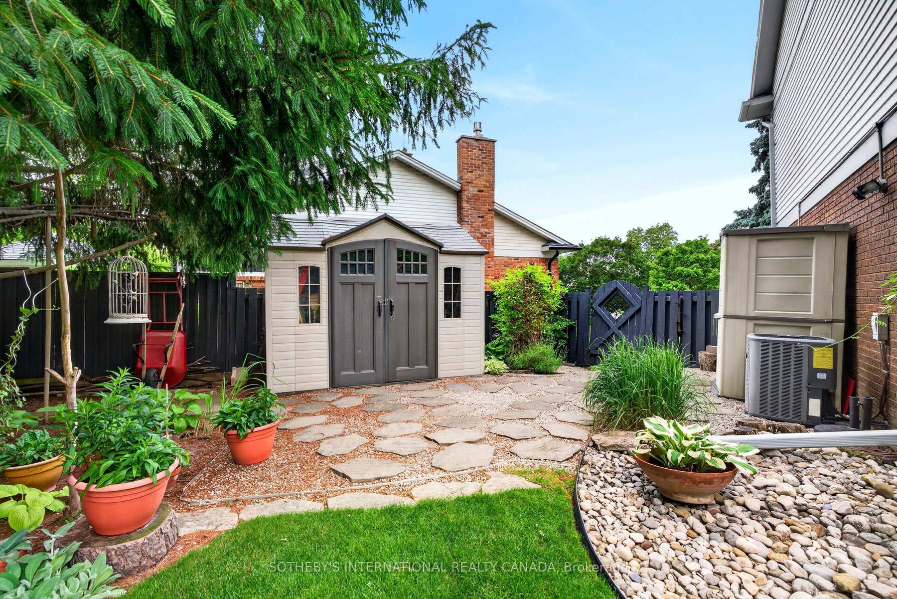 1952 Edenvale Crescent