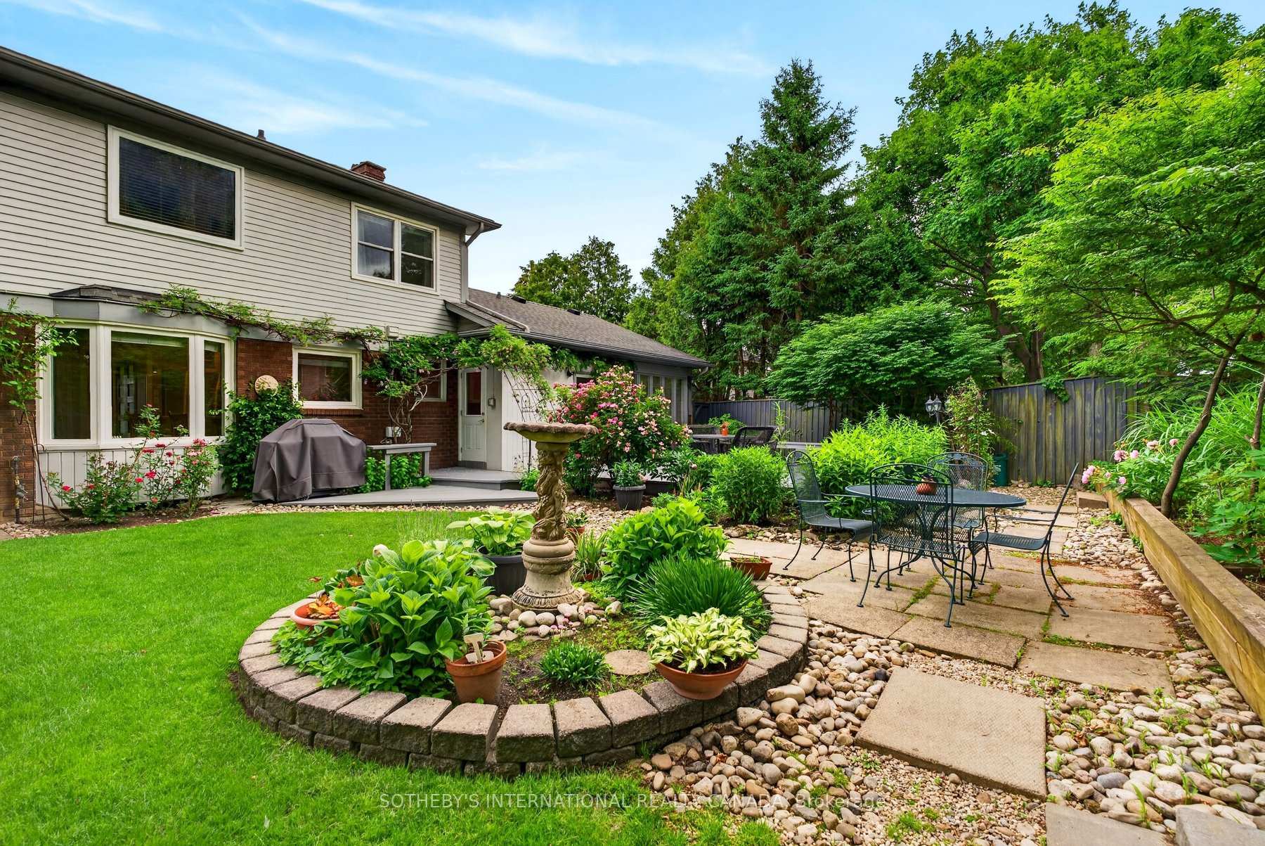 1952 Edenvale Crescent