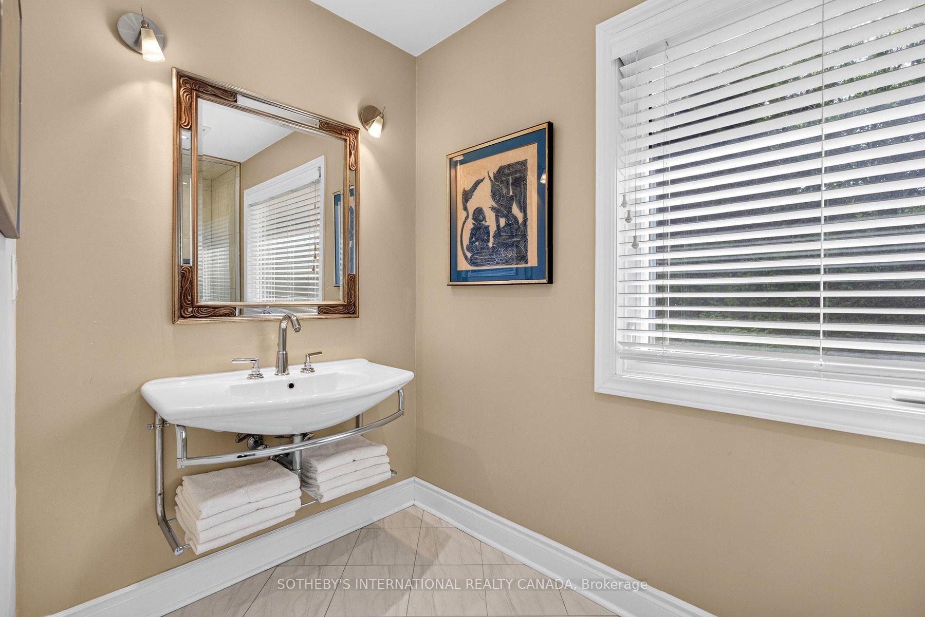 1952 Edenvale Crescent