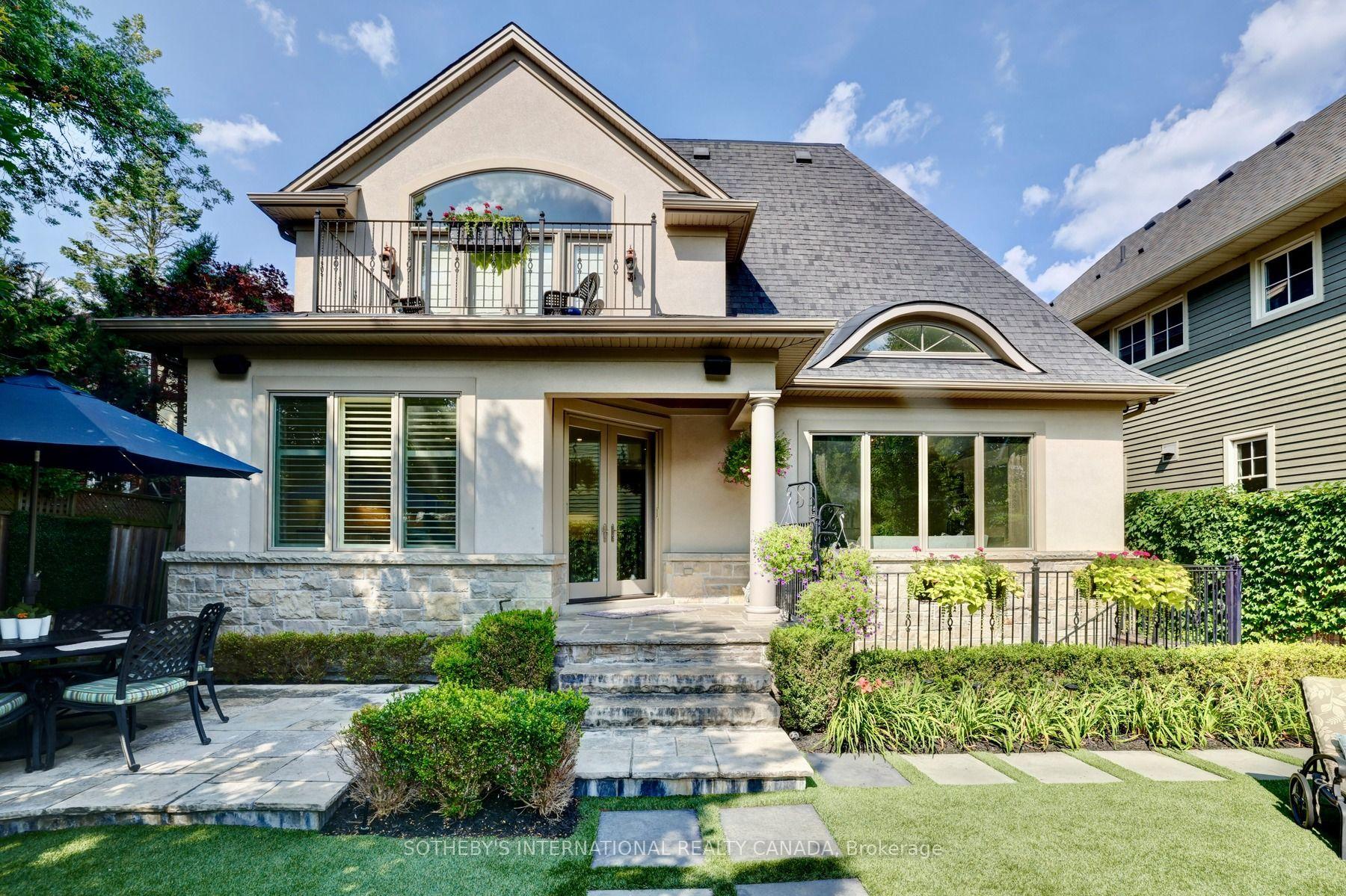 32 Oakwood Avenue S