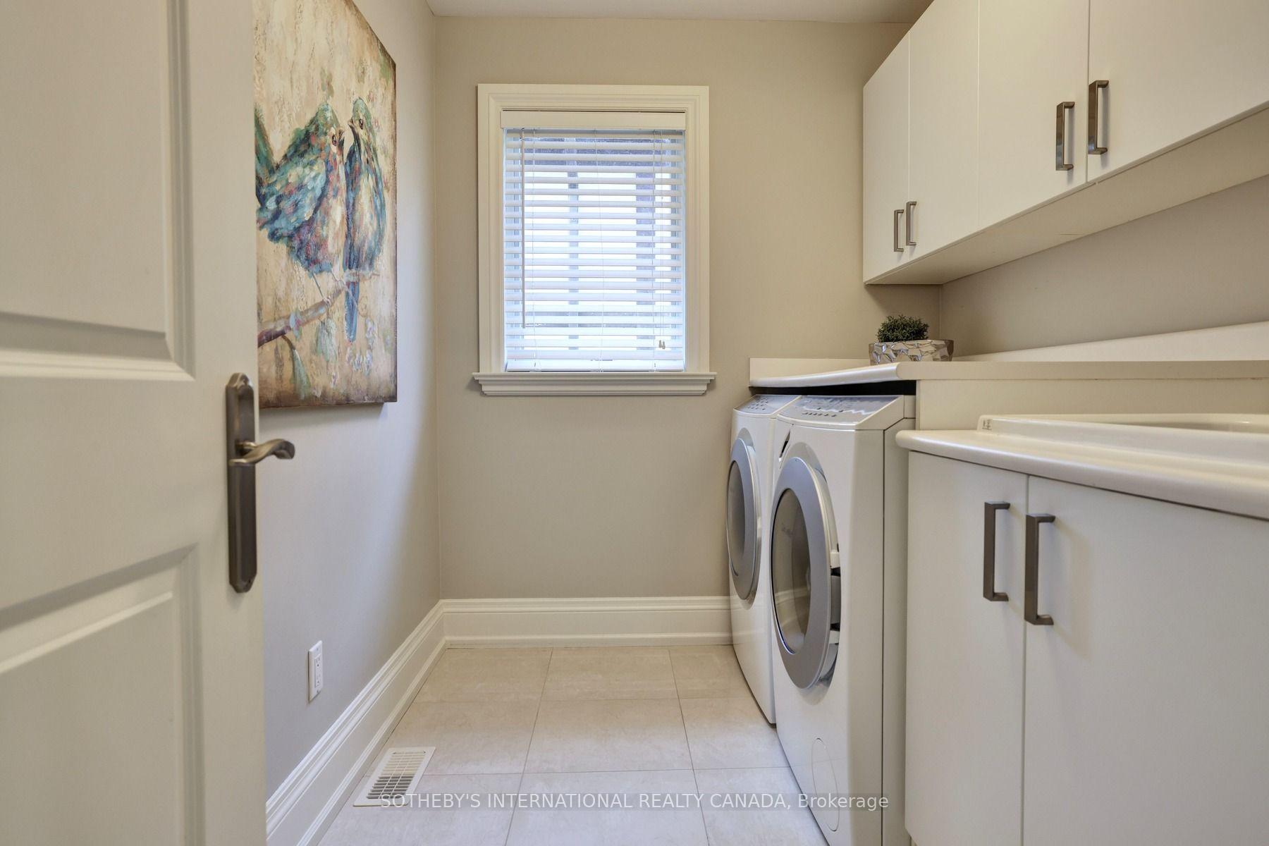 32 Oakwood Avenue S