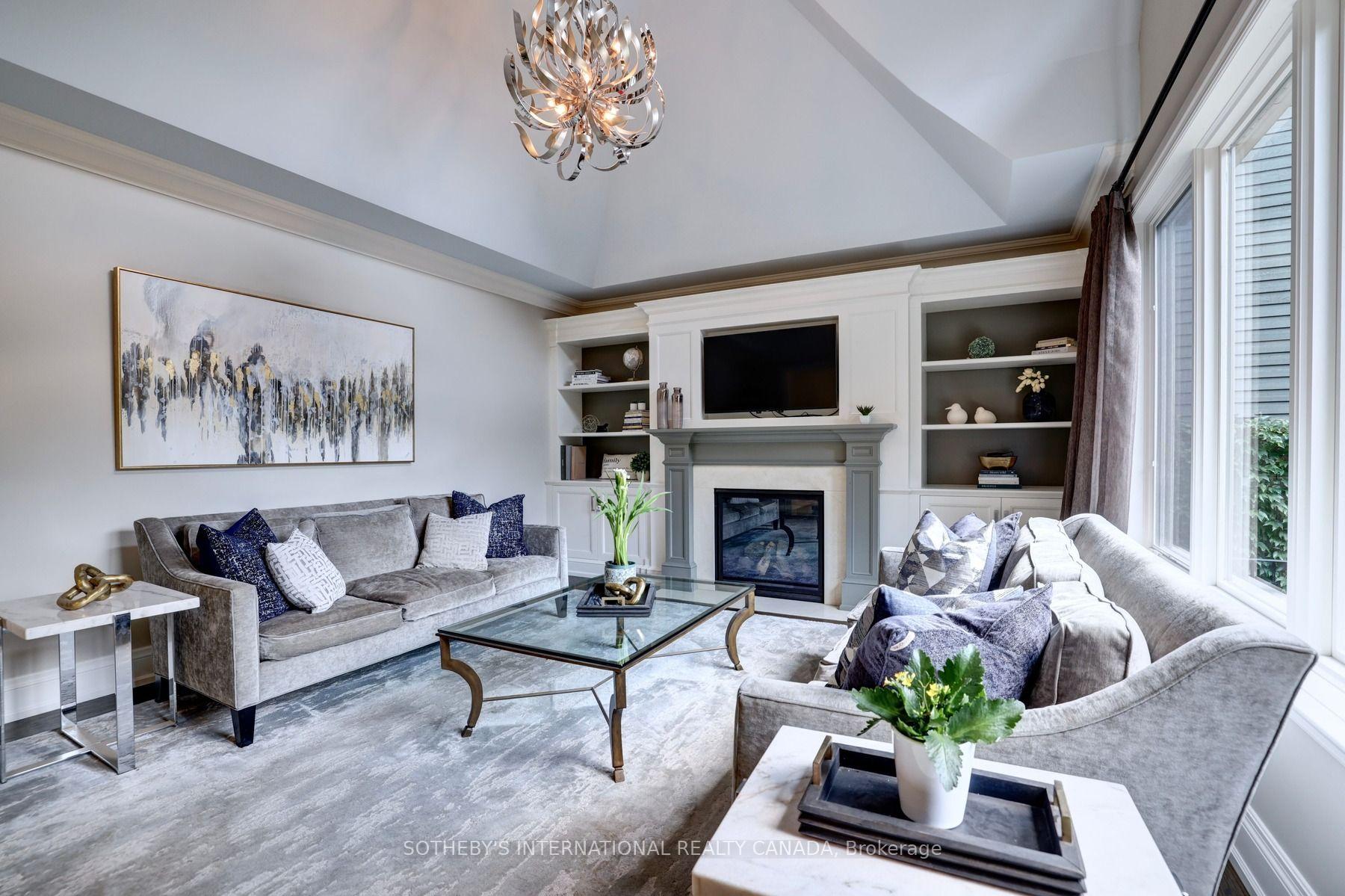 32 Oakwood Avenue S
