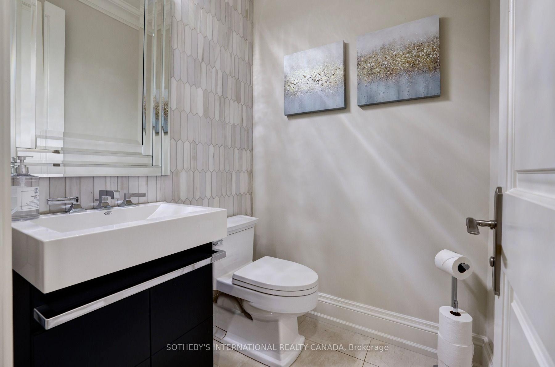 32 Oakwood Avenue S