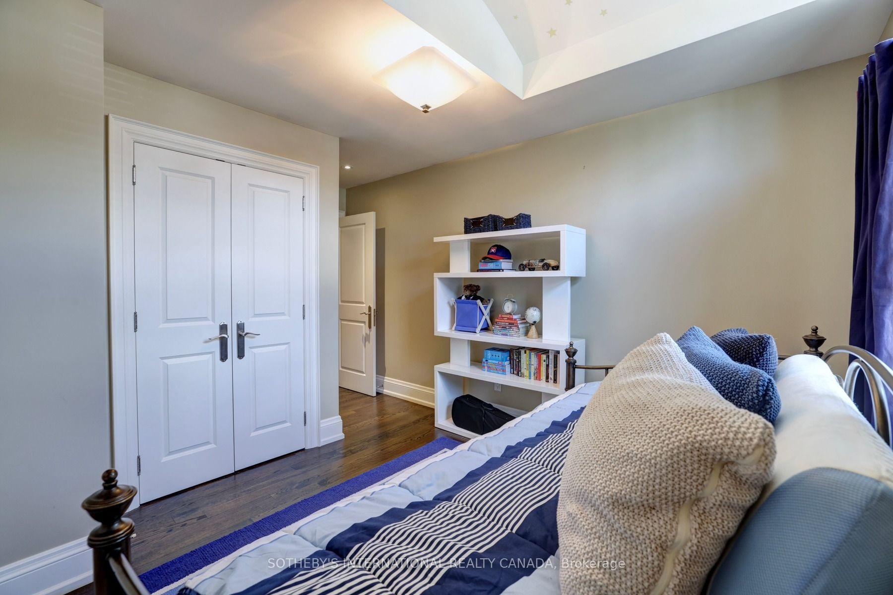 32 Oakwood Avenue S
