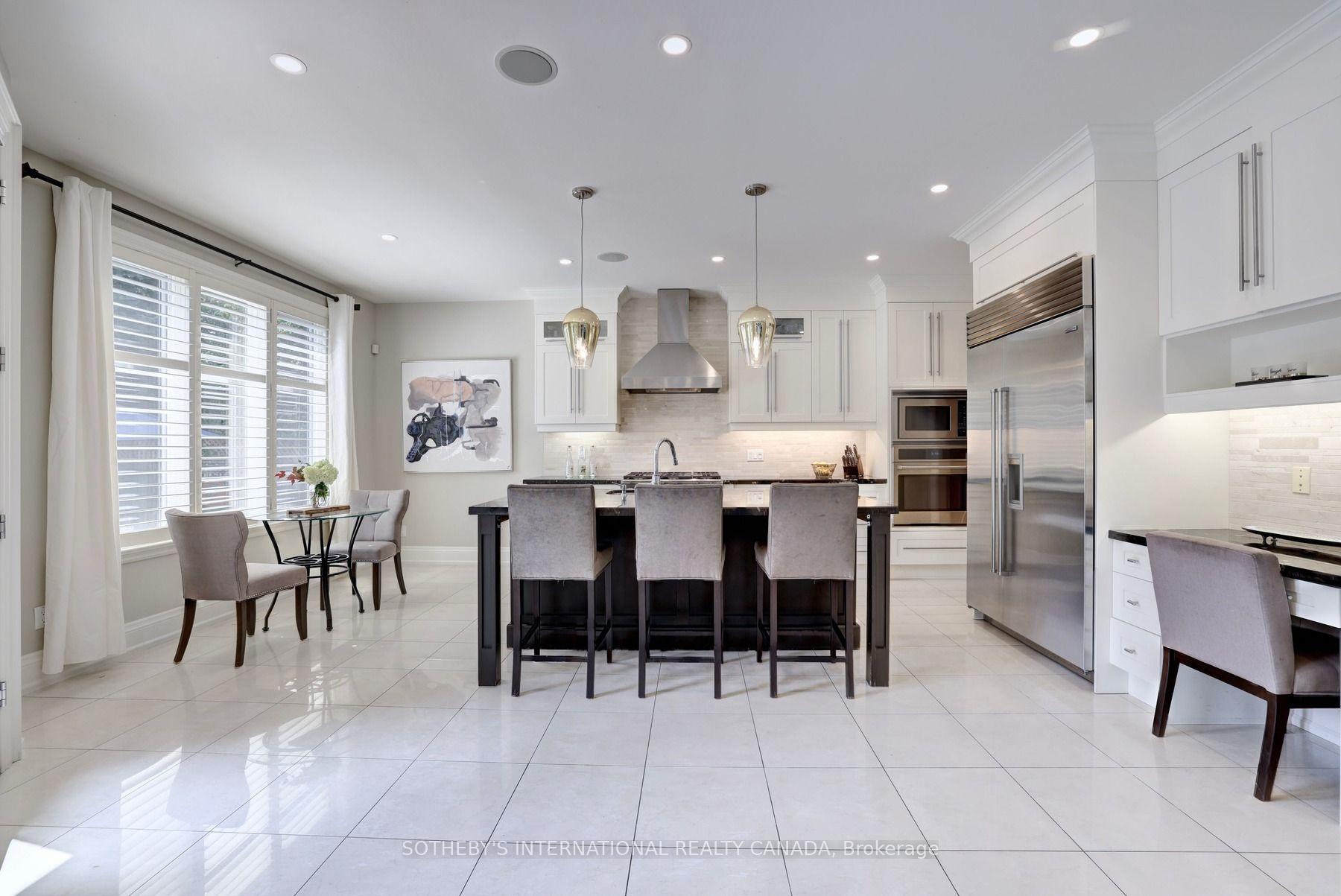32 Oakwood Avenue S