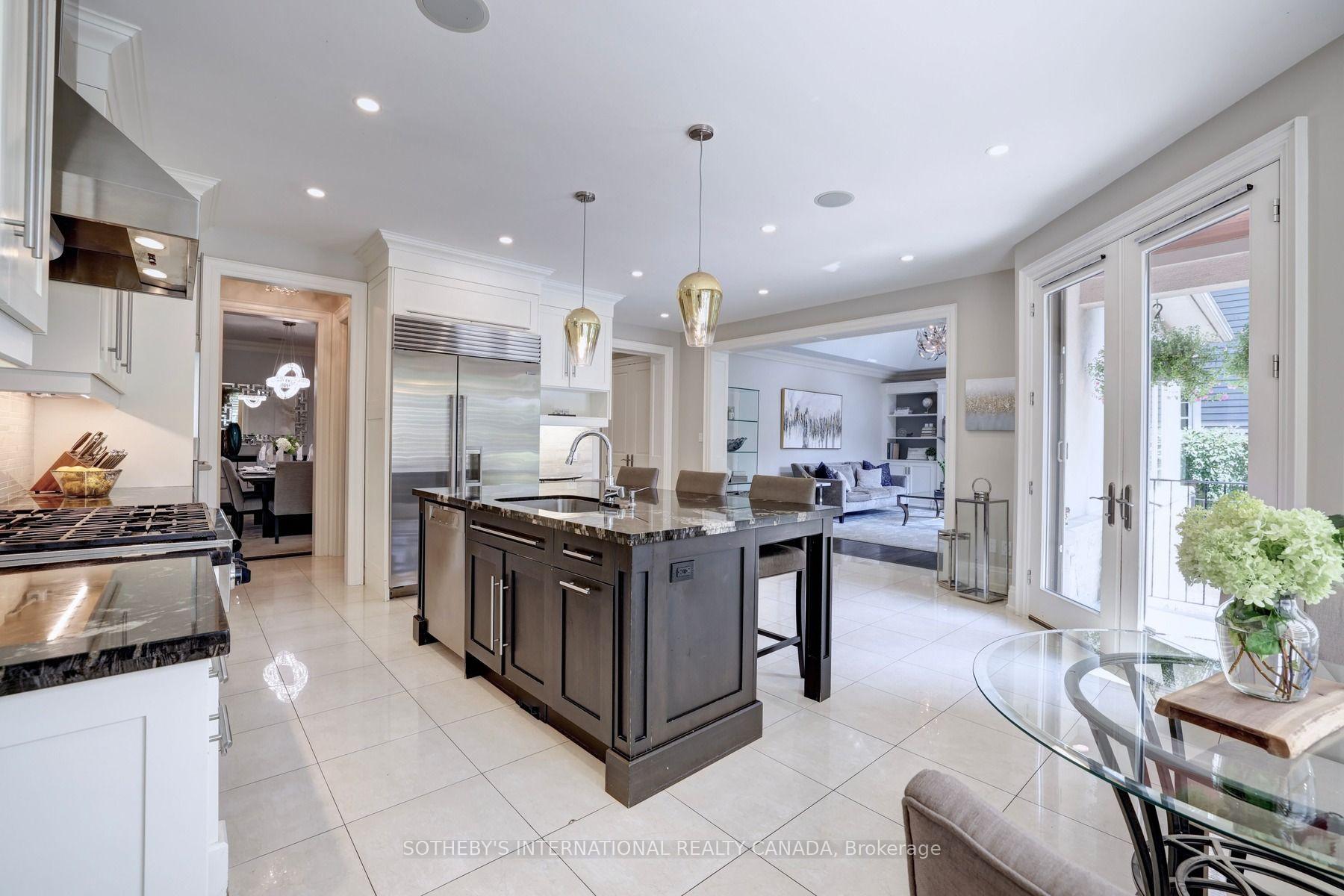 32 Oakwood Avenue S