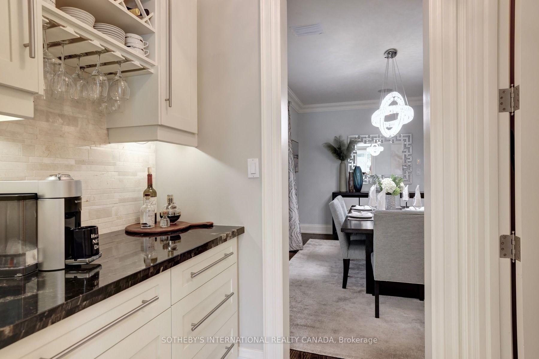32 Oakwood Avenue S