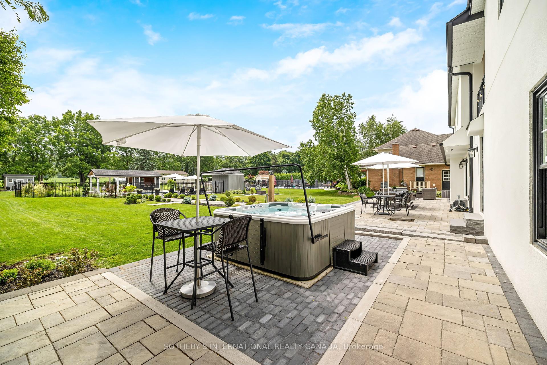 10 Meander Close