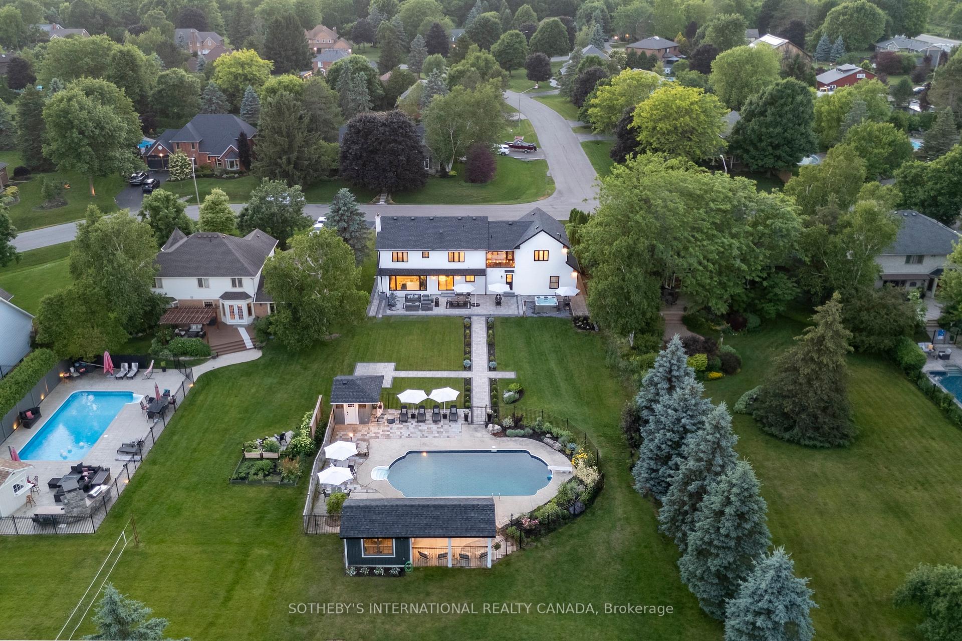10 Meander Close