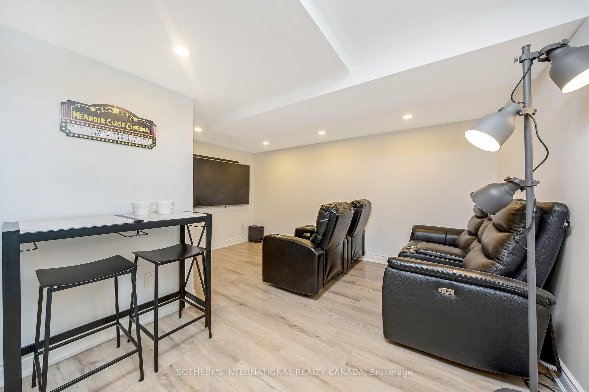 10 Meander Close