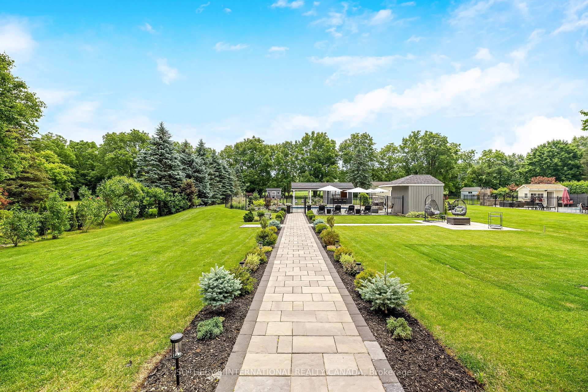 10 Meander Close