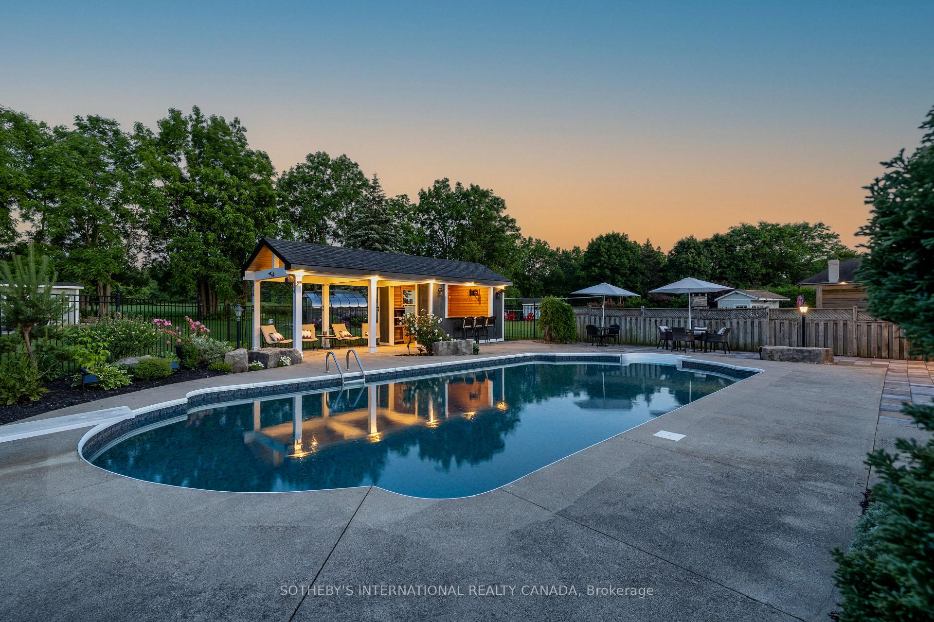 10 Meander Close