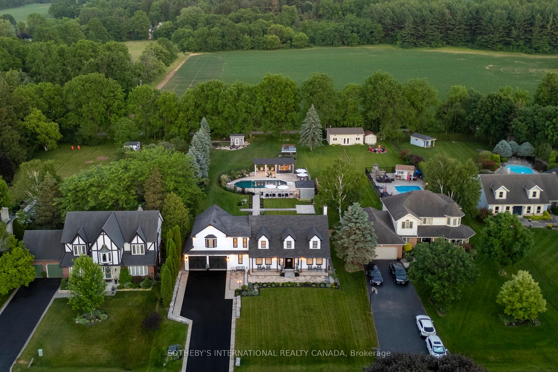 10 Meander Close
