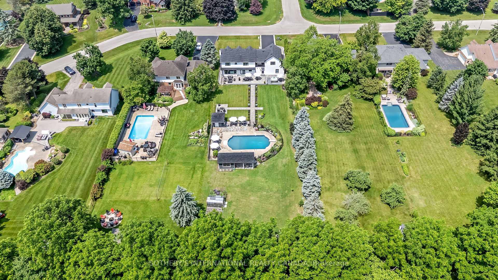 10 Meander Close