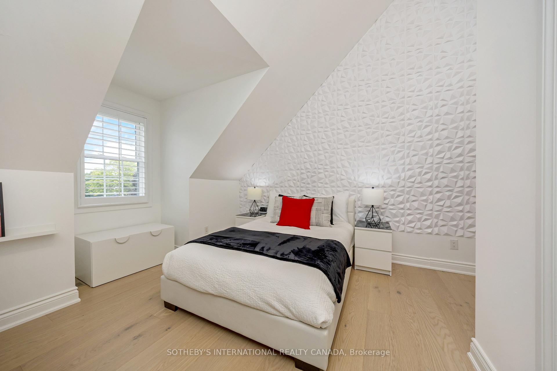 10 Meander Close