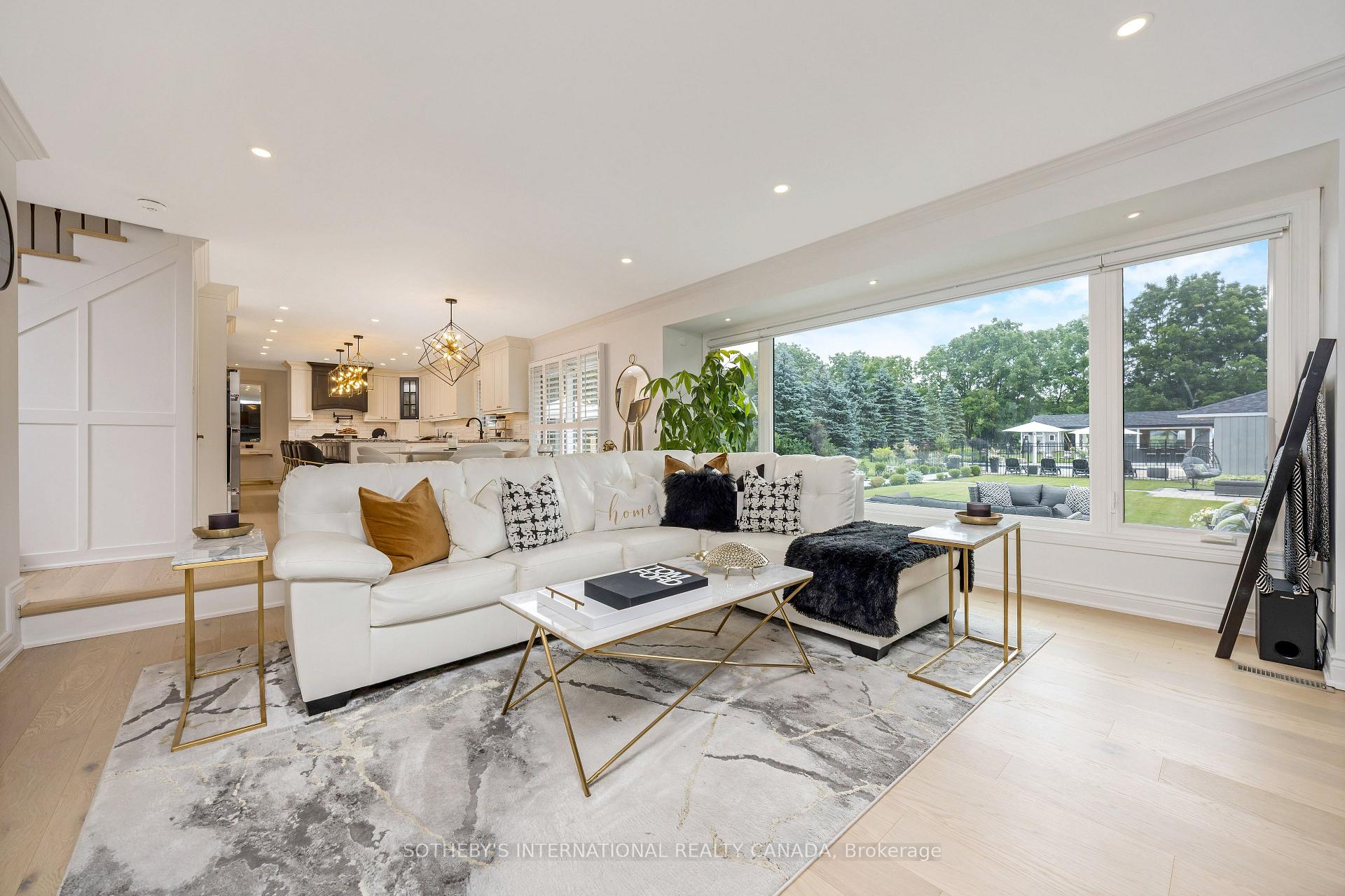 10 Meander Close