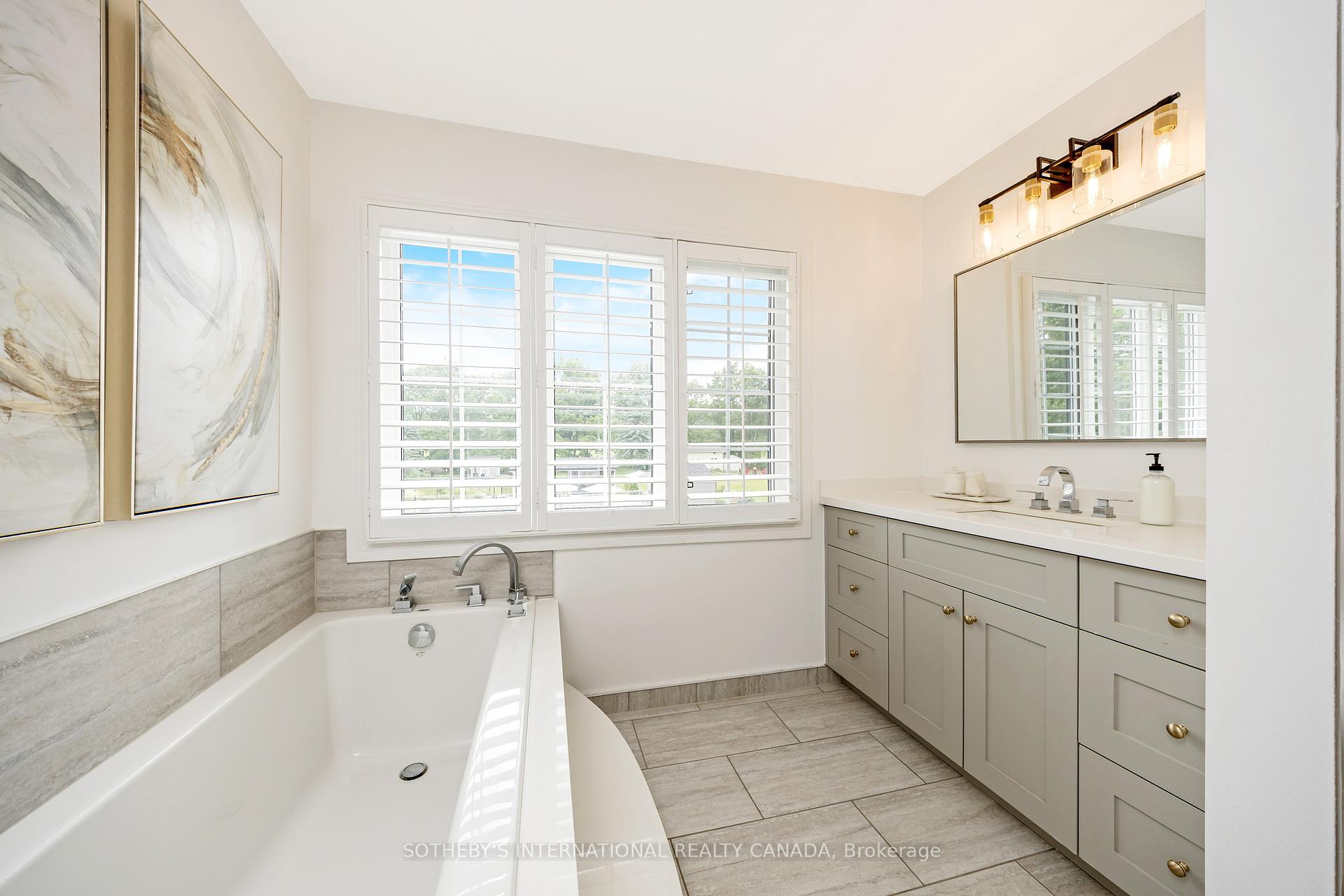 10 Meander Close
