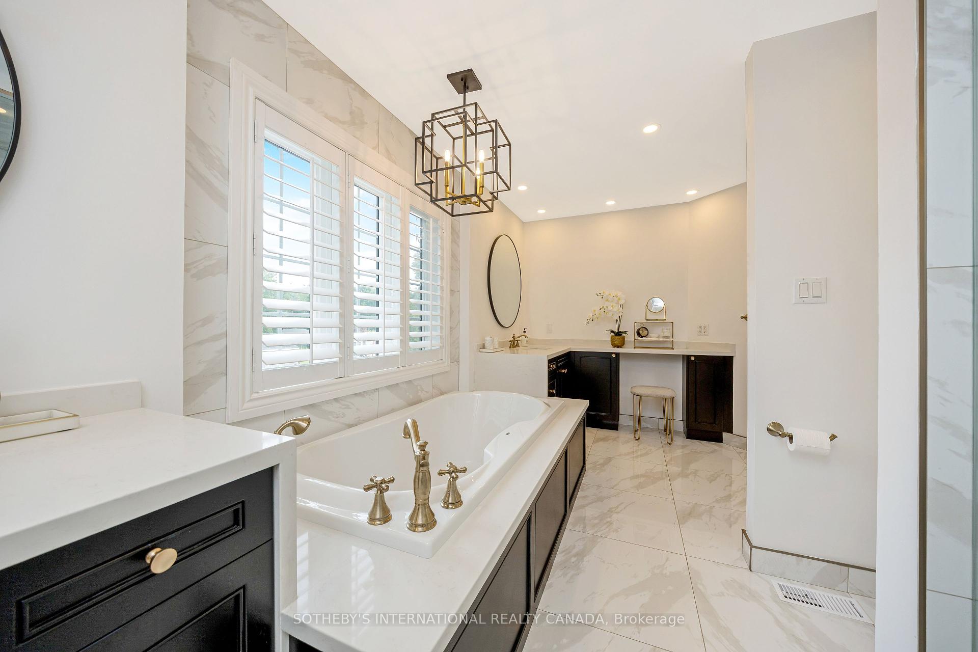 10 Meander Close