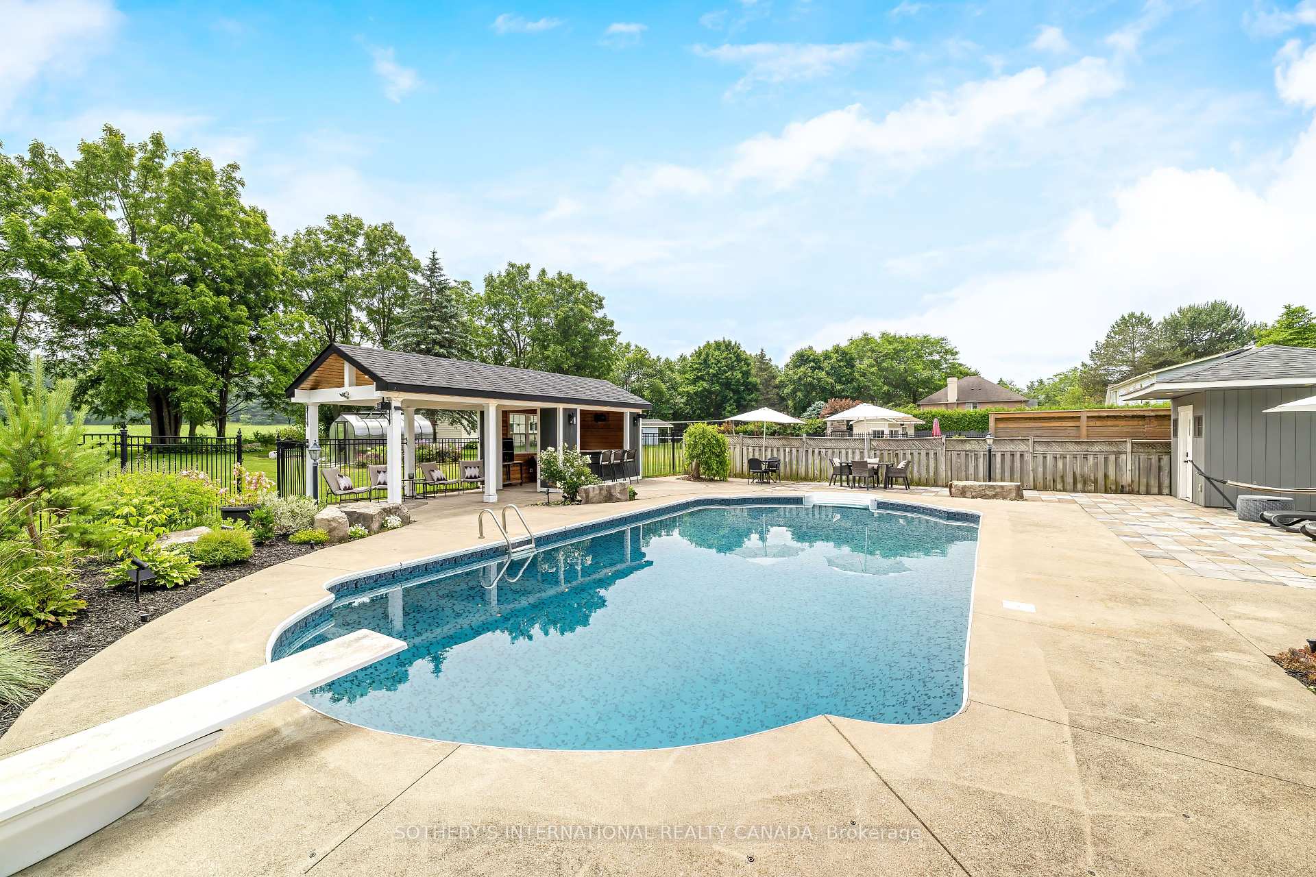 10 Meander Close