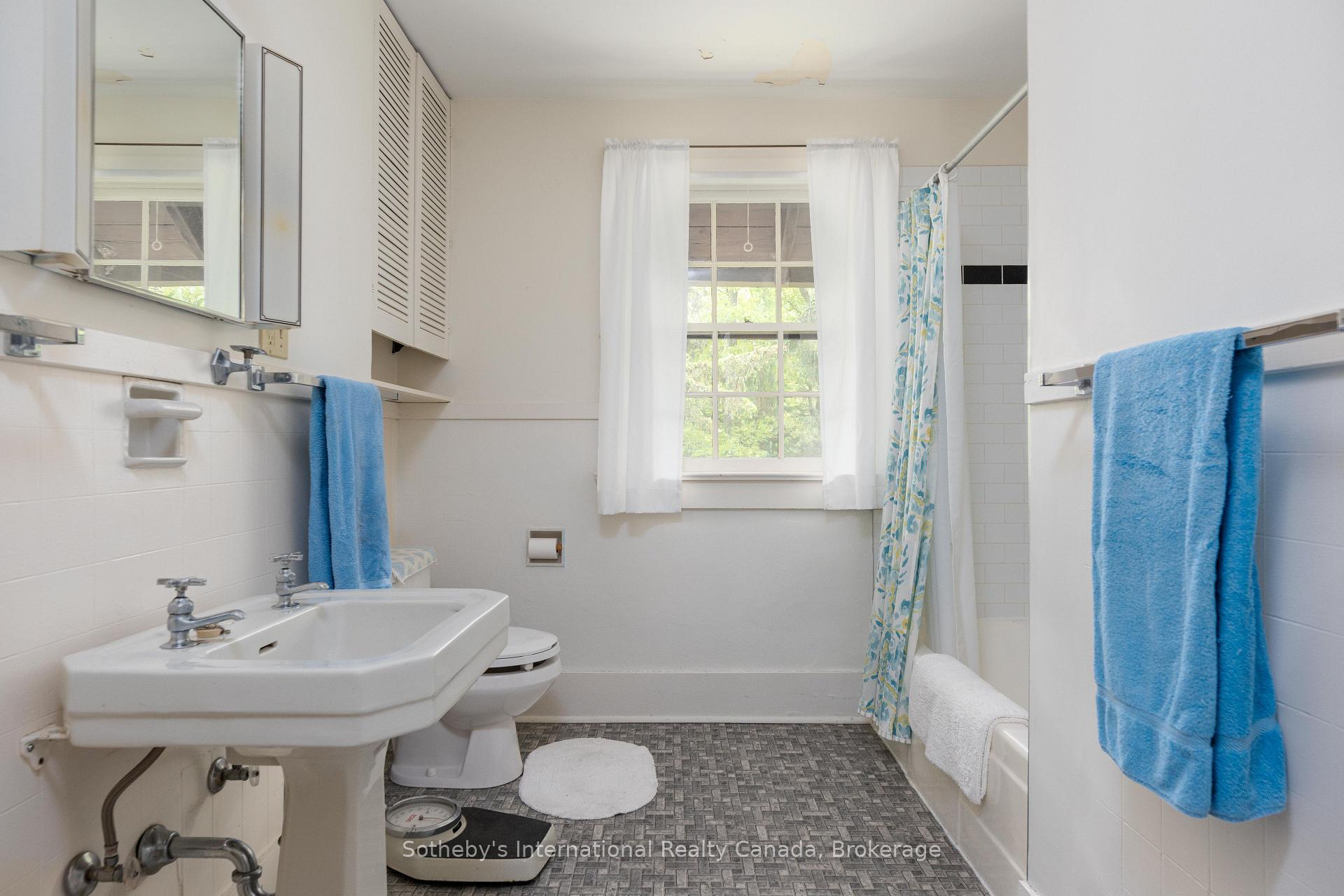 683 Point Abino Road S