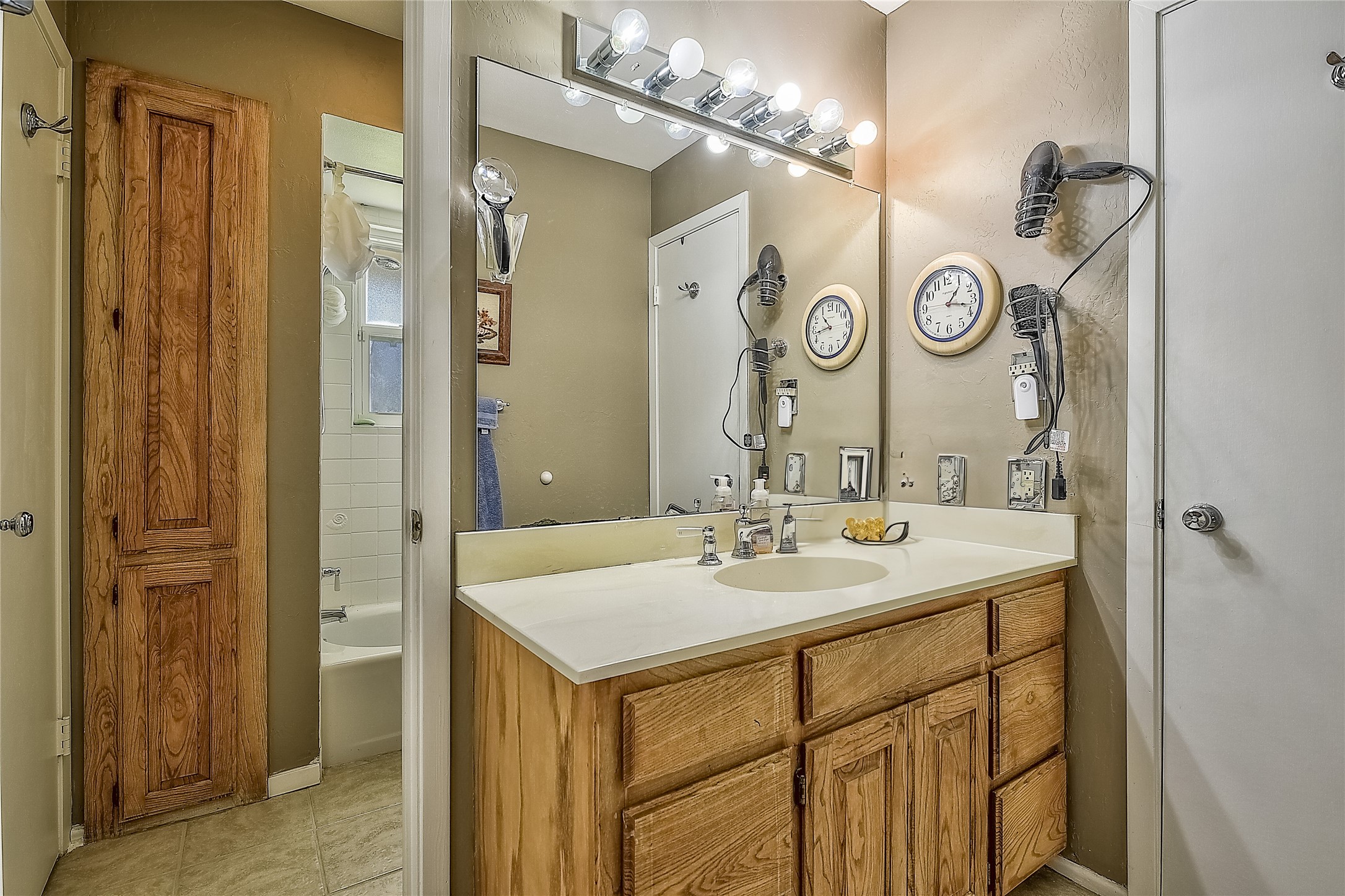 3511 Apple Valley Drive