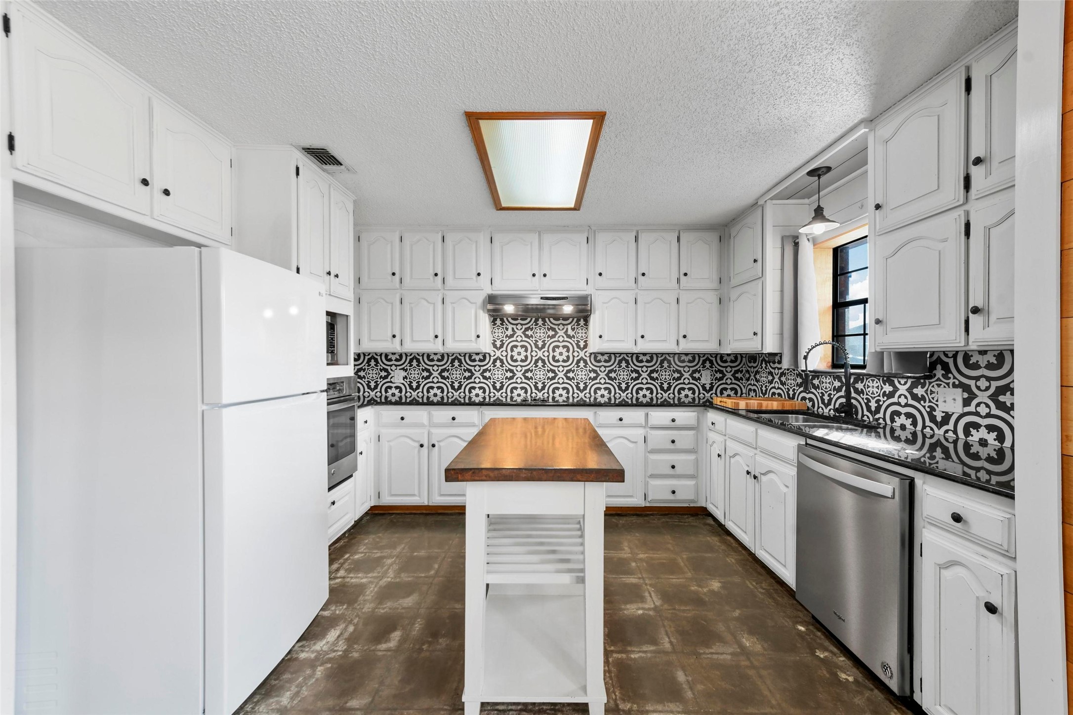 563 Bluebonnet Drive