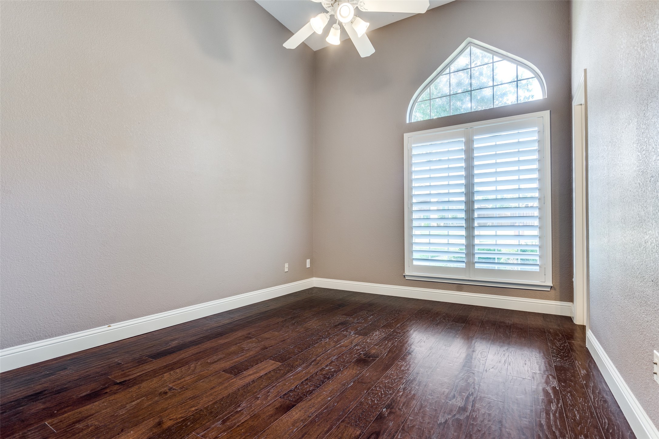 2913 Bellerive Drive