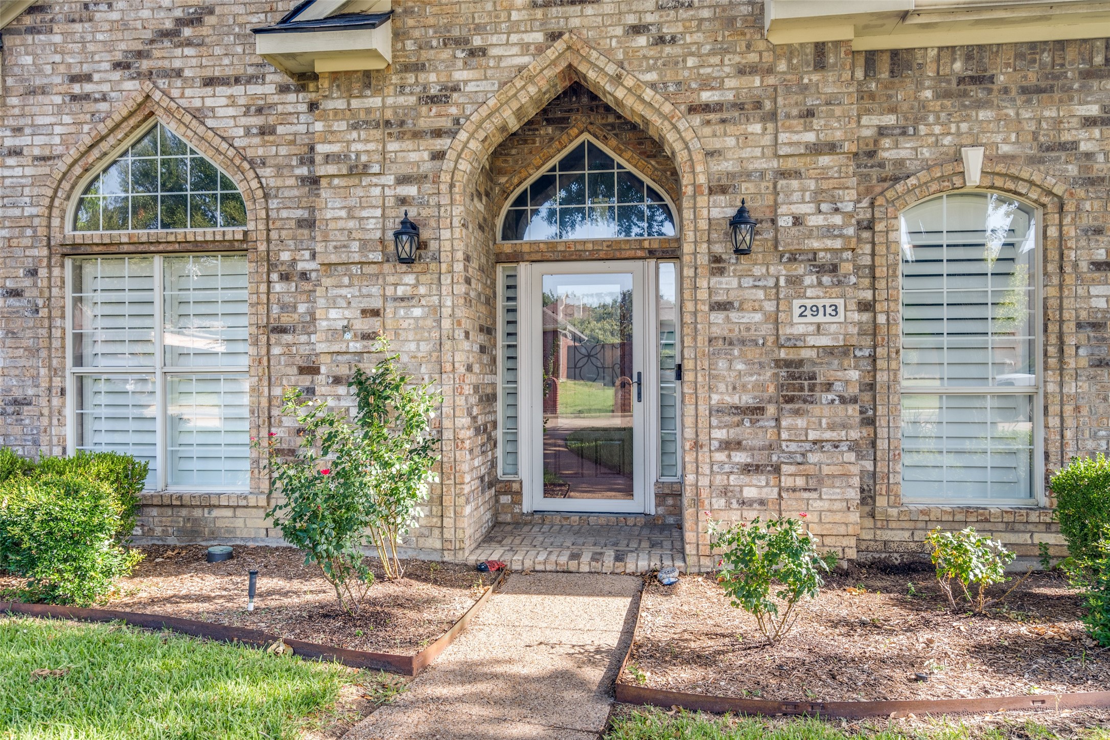 2913 Bellerive Drive