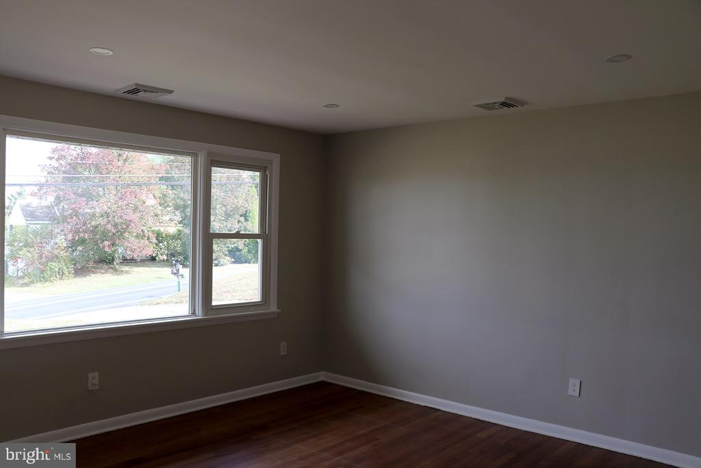 560 Mohns Hill Rd
