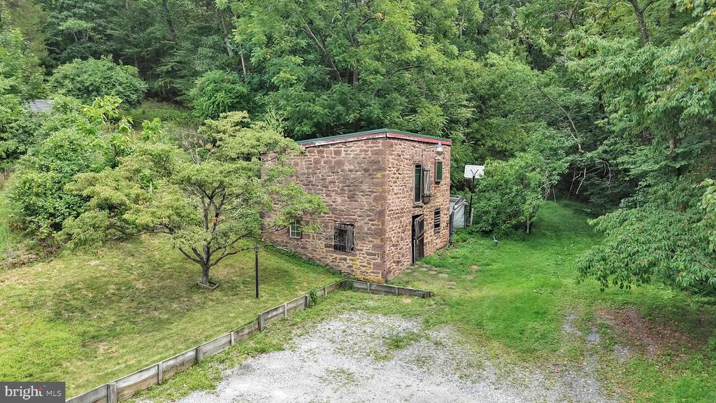 868 WYOMISSING ROAD