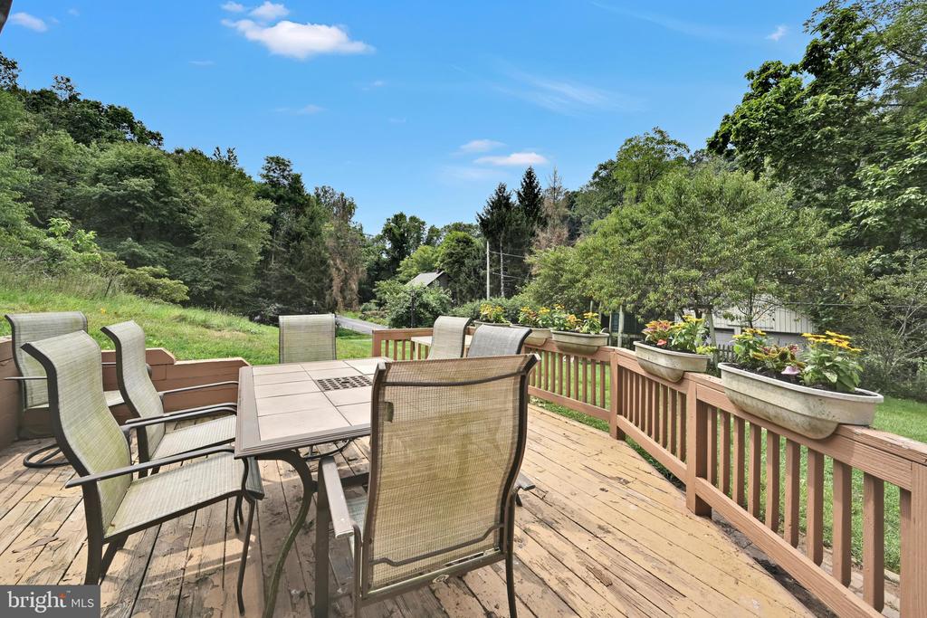 868 WYOMISSING ROAD