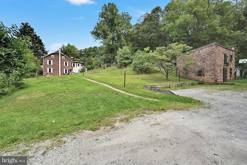 868 WYOMISSING ROAD