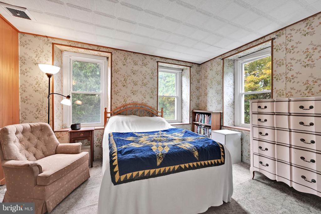 868 WYOMISSING ROAD