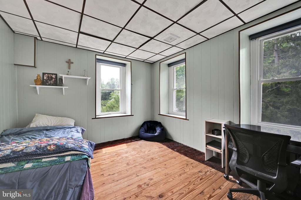 868 WYOMISSING ROAD