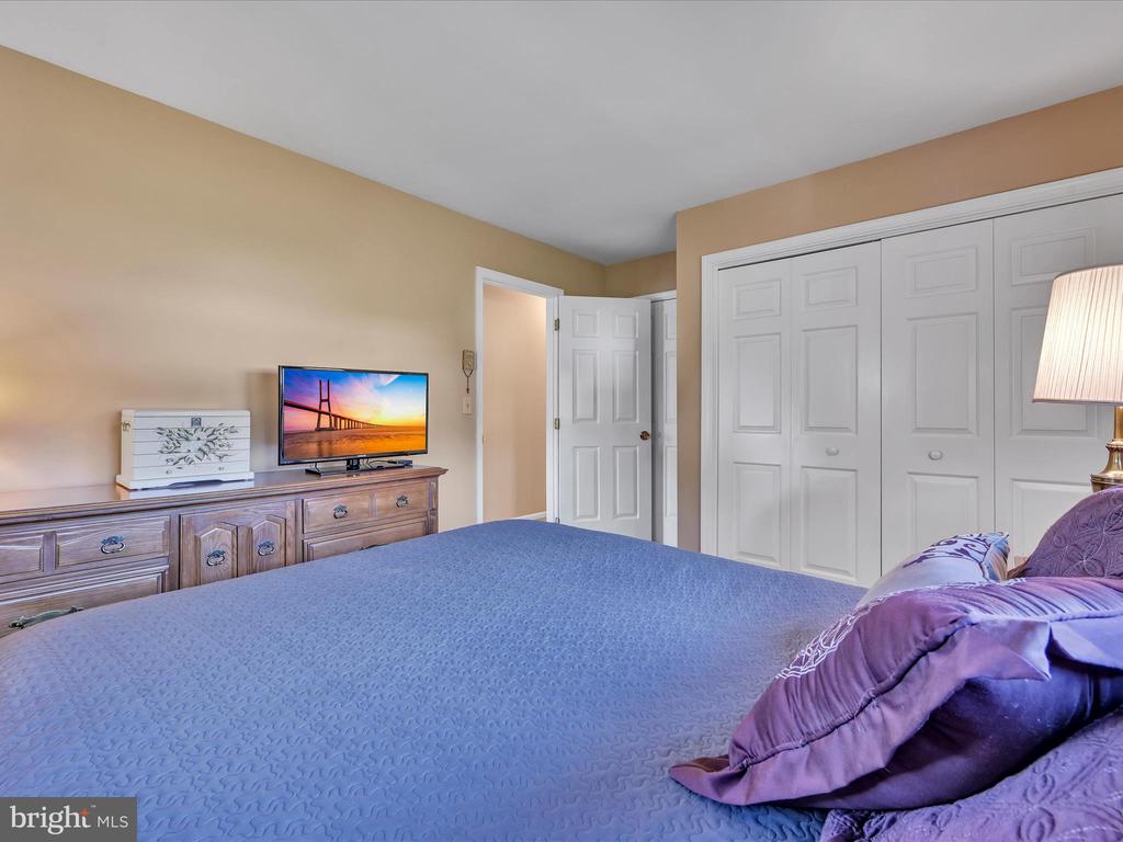 24 Oakmont Ct