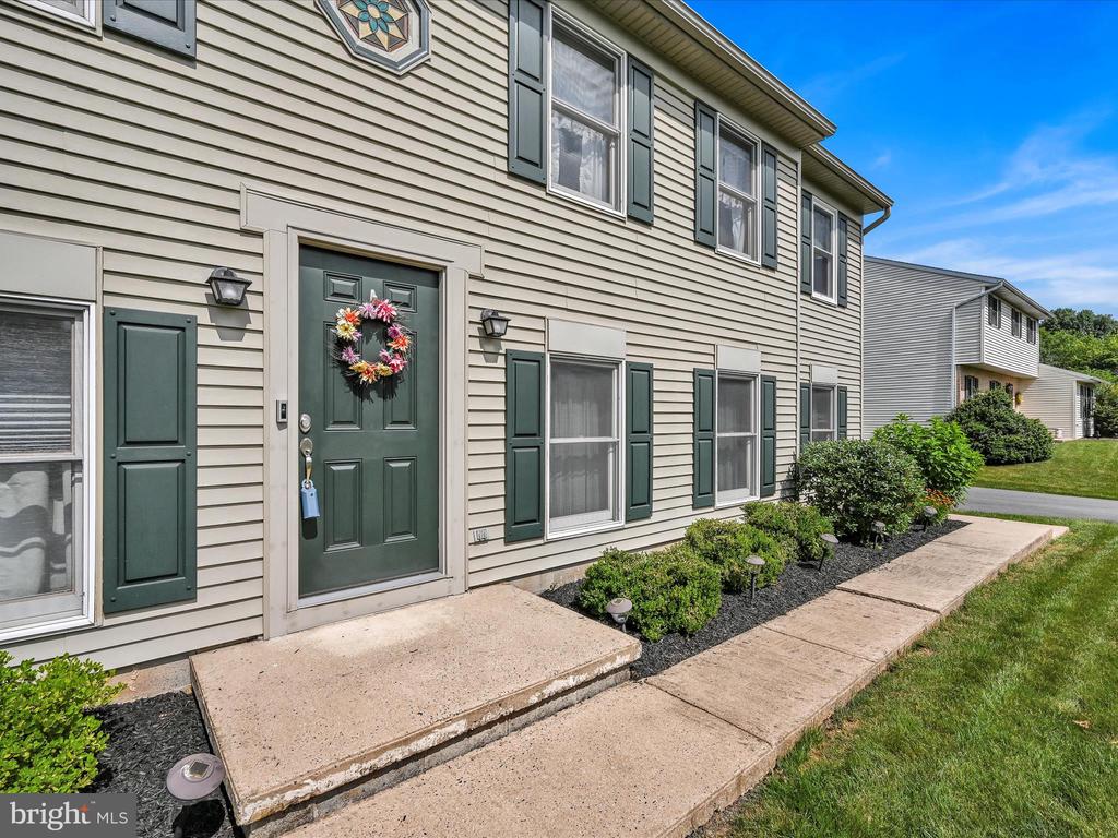 24 Oakmont Ct