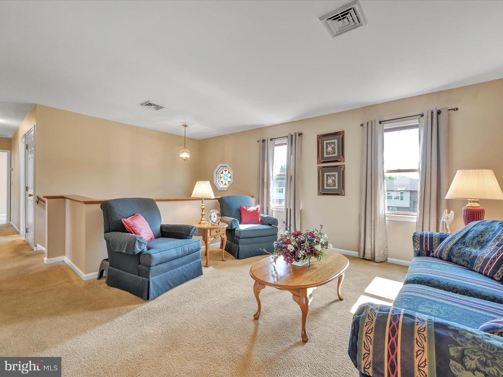 24 Oakmont Ct