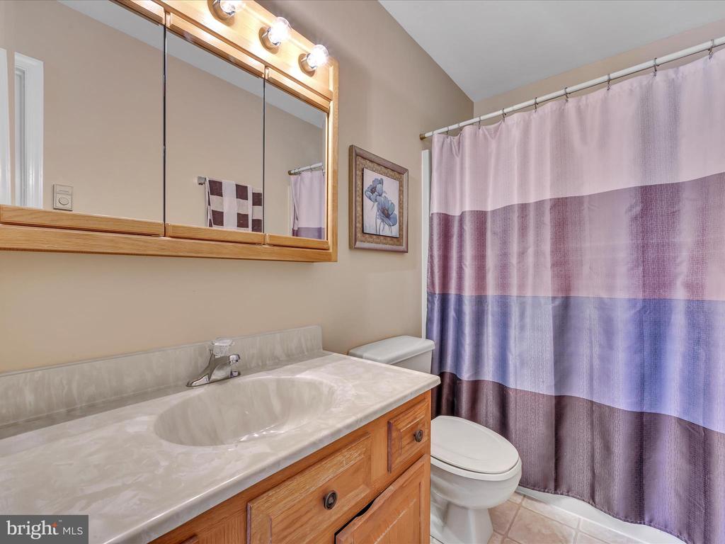 24 Oakmont Ct