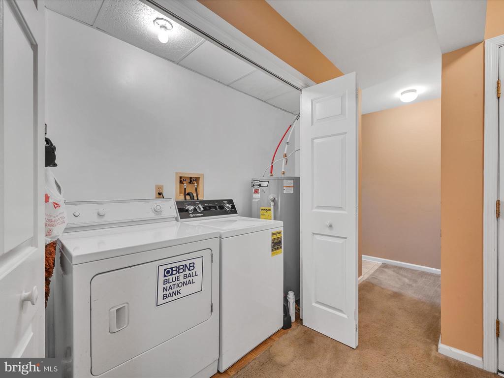 24 Oakmont Ct