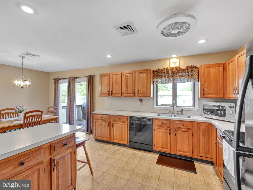 24 Oakmont Ct